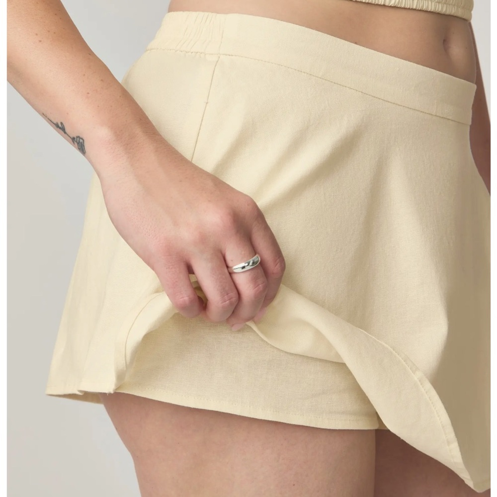 Elegant Women's Cream Skort